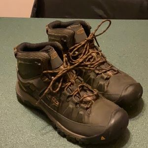 KEEN Waterproof Boots Mens 9.5 Brand New
